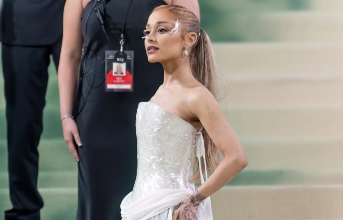 Ariana Grande’s Red Carpet Look: A Tribute to Nature and Glinda